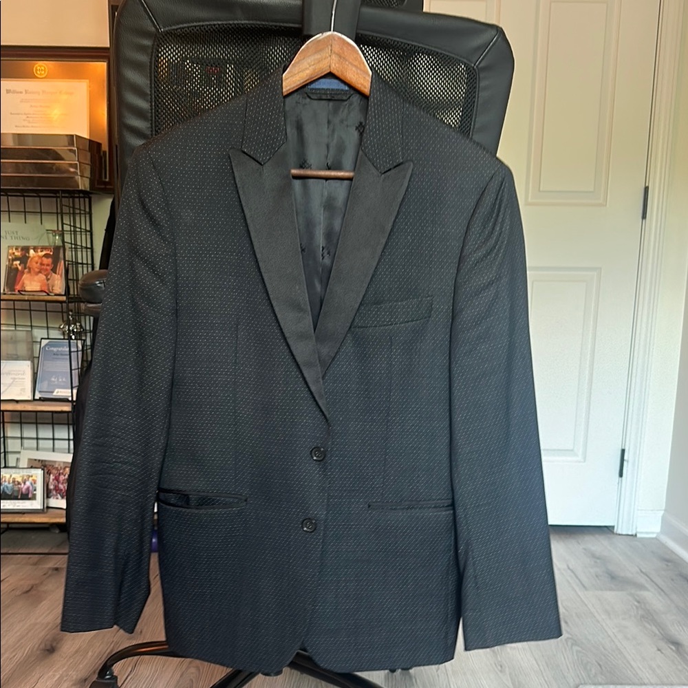 Ryan Seacrest Distinction Black Tuxedo Modern Classic